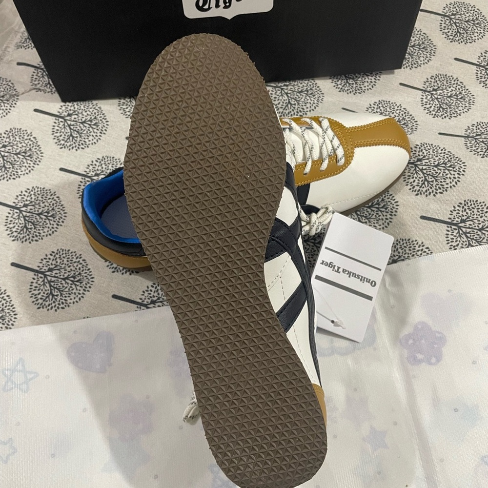 Onitsuka Tiger by Asics White/Black/Gold Retro Runner - Picture 6 of 10